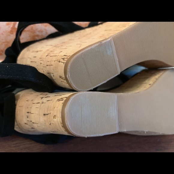 GUESS Platform Wedge Size 9M - Picture 12 of 15